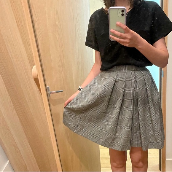 SALE ⬇️VINTAGE BLACK & WHITE Houndstooth CHECKED PLEATED ACADEMIA SKIRT - XS - Picture 4 of 16